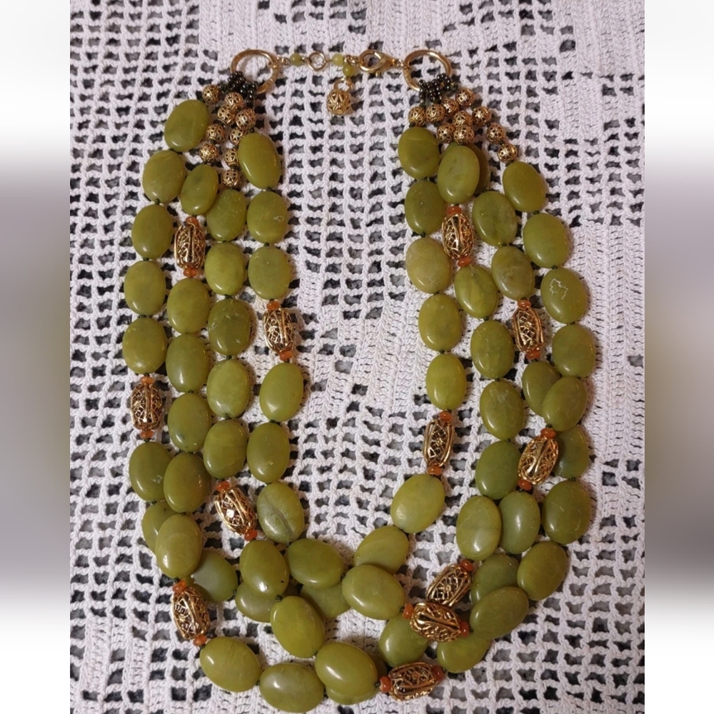 Elegant Olive Green Jade Beaded Necklace Choker